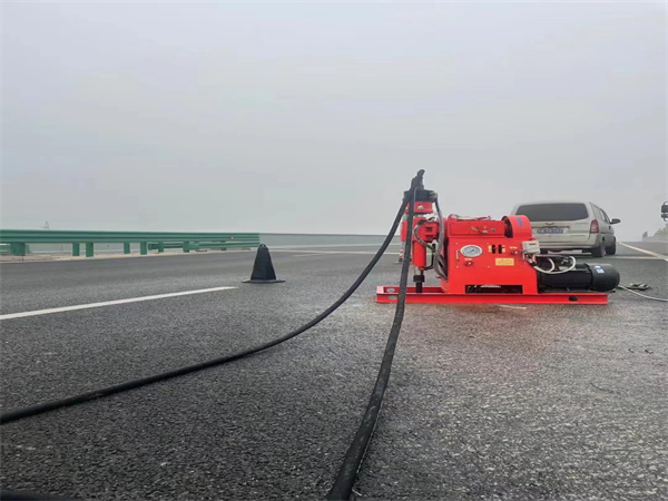 芒康马路路基路面开裂下沉注浆加固灌浆